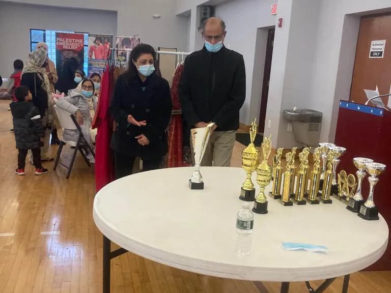 Breaking fast together